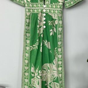 Low cut, floral jumpsuit, with pockets, very true to size XXS!